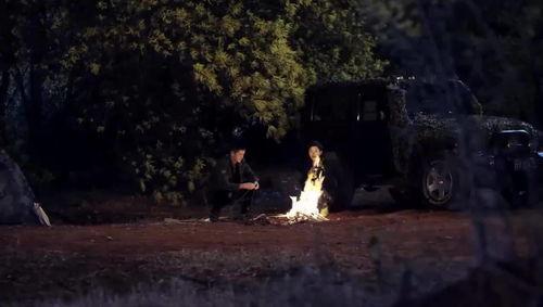 汤小米左轮 搞笑视频,爆笑视频，轮盘上的欢乐时光