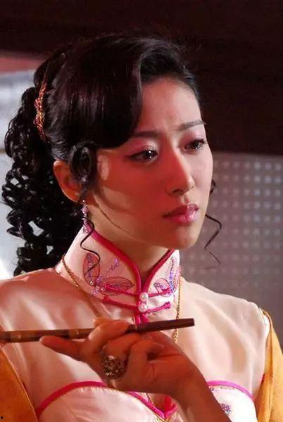 演员刘思彤,影视圈的多面手，从青春偶像到演技派转型之路