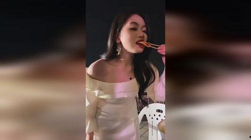 天天抱着美女的网红,揭秘背后故事与争议