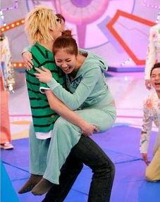 香港黄色娱乐节目,揭秘香港黄色娱乐节目背后的文化现象