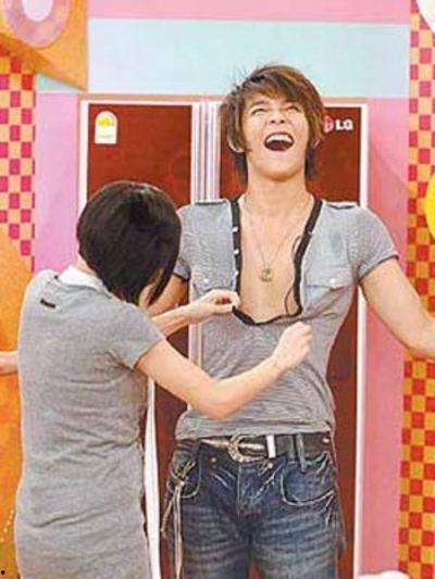 小s摸男明星摸裤裆