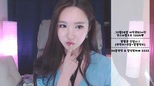 韩国美女主播青草,魅力四溢的屏幕女神